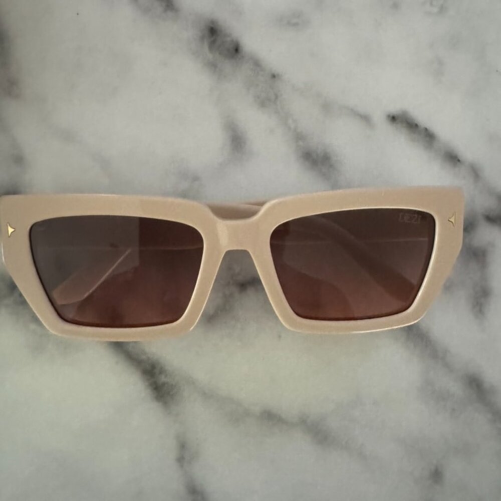 DEZI Pink Sunglasses Modern Design - Picture 3 of 4